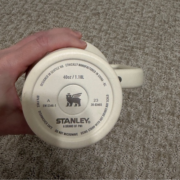 Stanley 40 oz Quencher Tumbler Cream Neutral Handle Straw Lid - Picture 3 of 6